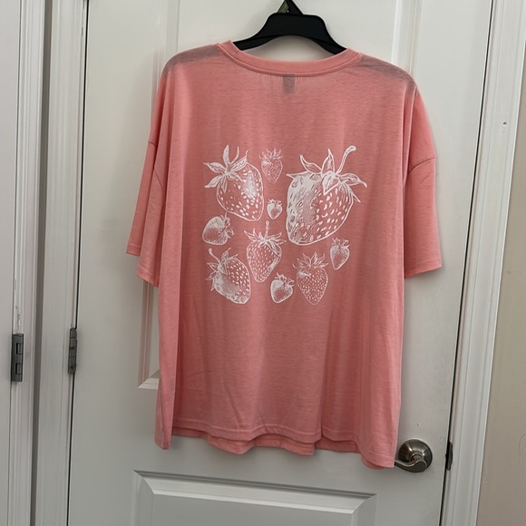 💜SHEIN Pink Strawberry Crew Neck T-Shirt - Picture 4 of 4